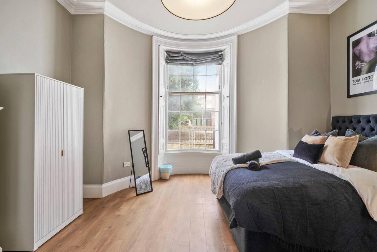Lovely Central Wakefield Apartment - Parking Exterior photo